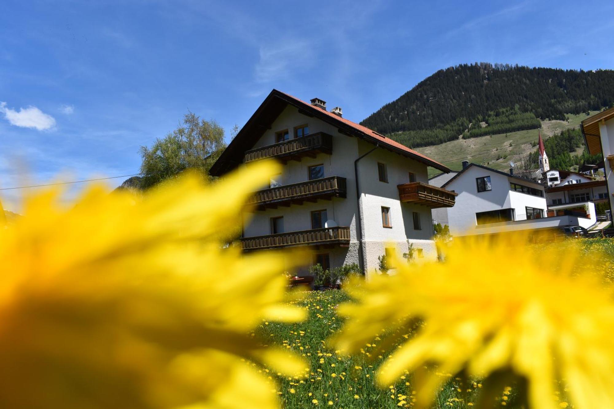 Hirschstube Nauders Bed & Breakfast Bagian luar foto