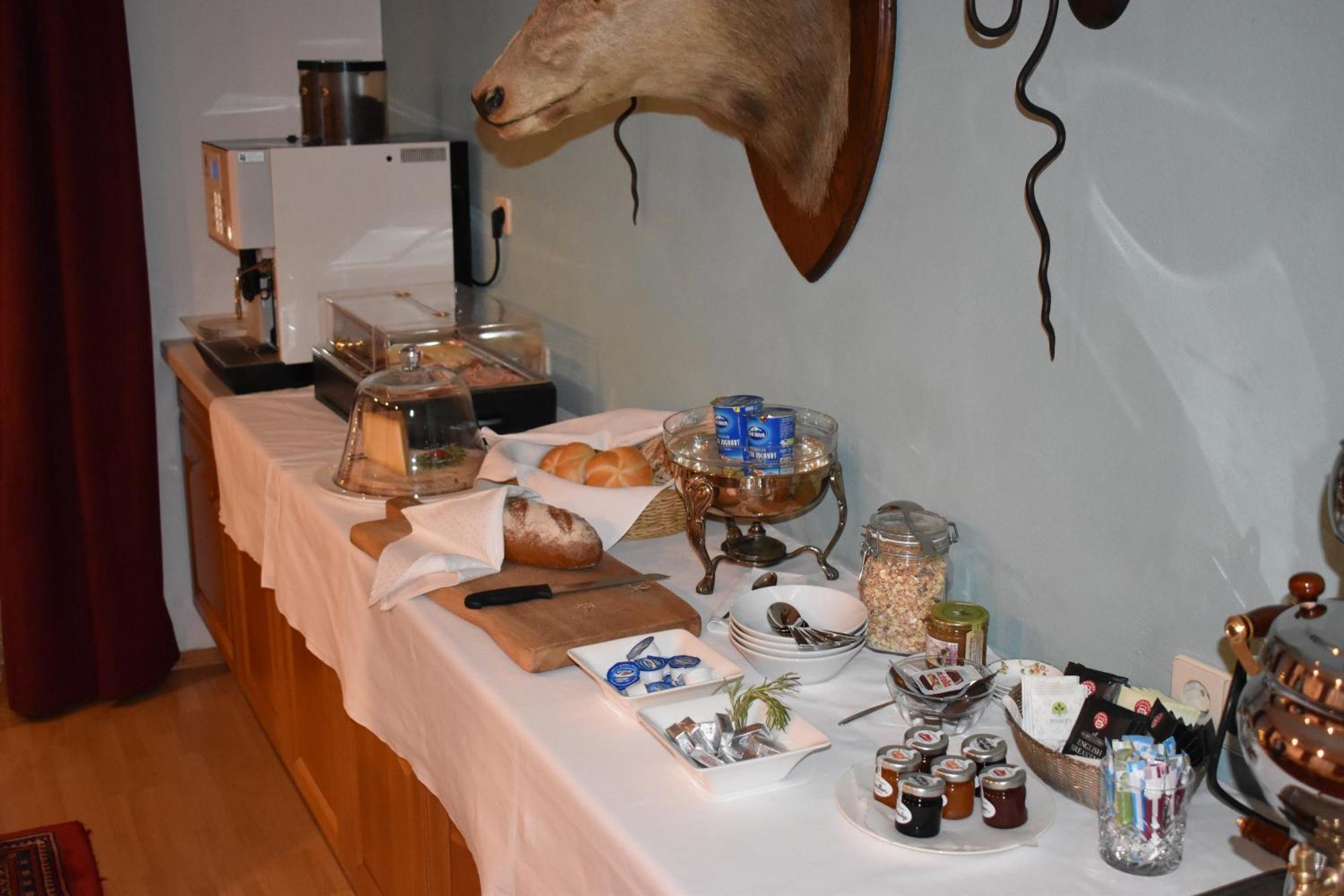 Hirschstube Nauders Bed & Breakfast Bagian luar foto