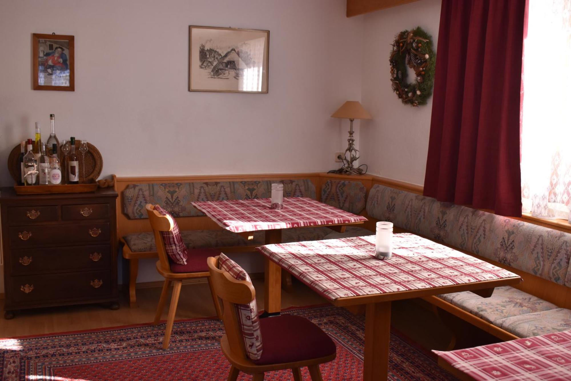 Hirschstube Nauders Bed & Breakfast Bagian luar foto
