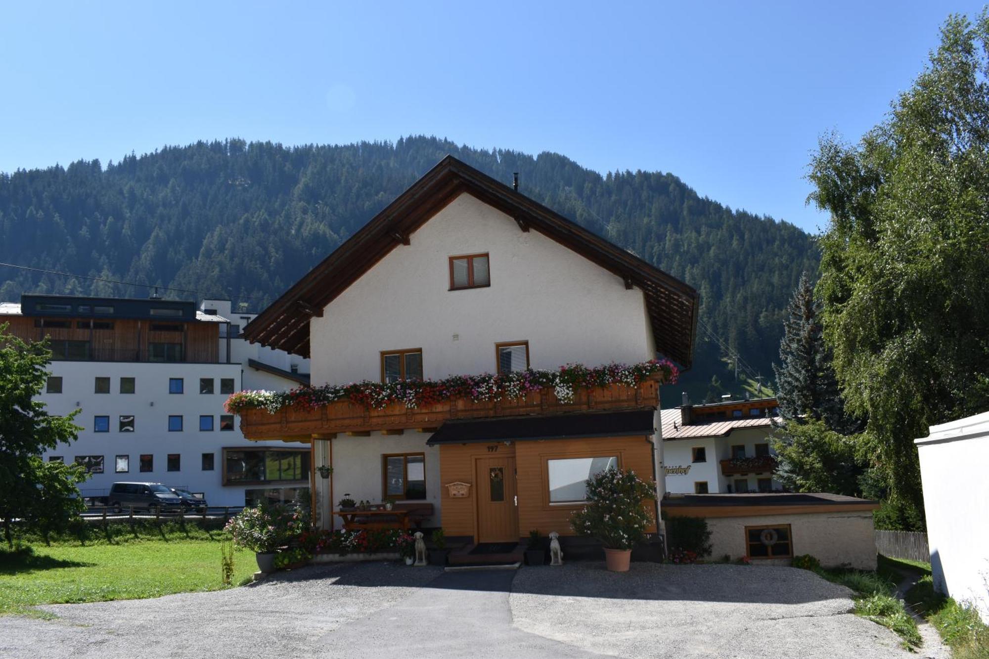 Hirschstube Nauders Bed & Breakfast Bagian luar foto